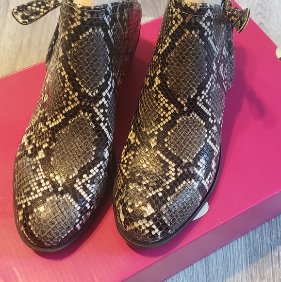 SO Angelfish Ankle Boots - Picture 6 of 7